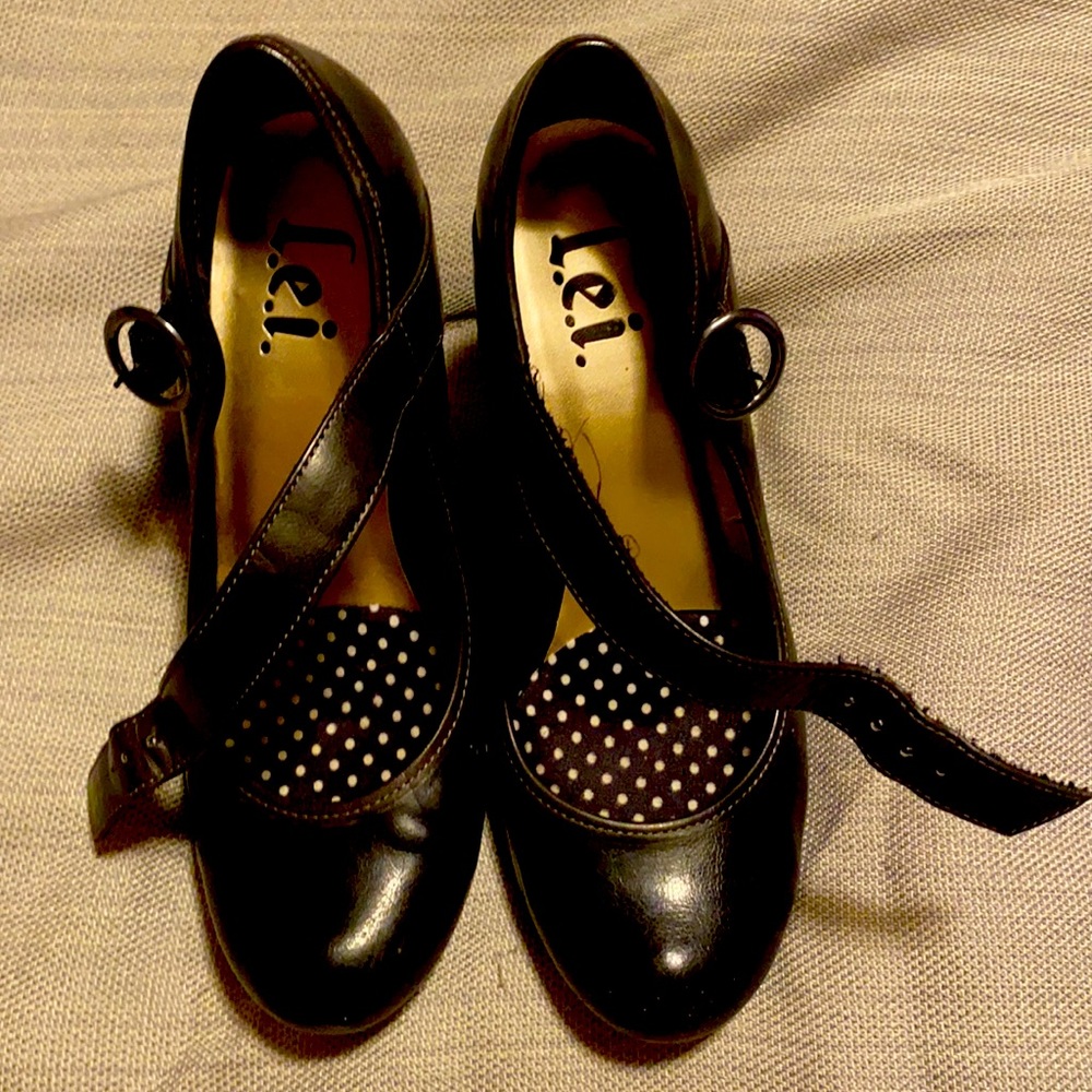 Size 8 1/2 black strappy heels